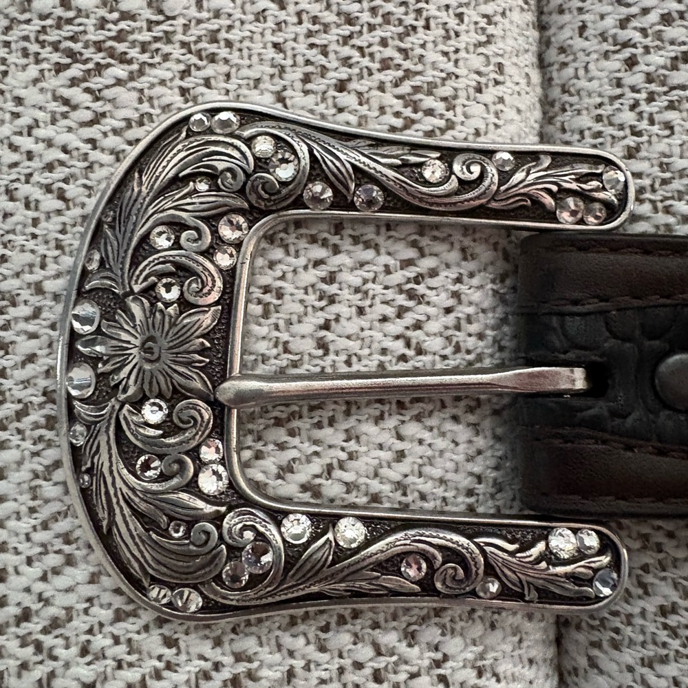 Silver Floral Buckle with Brown and black Leather Belt lots of 💎 gems. Brand New